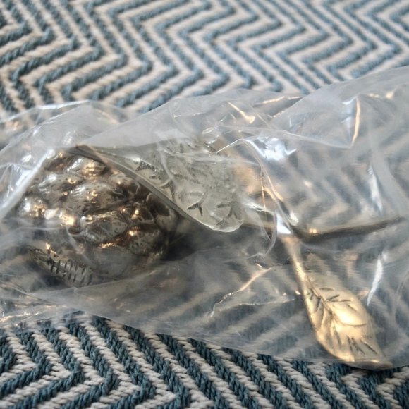 Elk Home - 5.5 Inch Salt and Pepper NWT Rtl $90 - Picture 4 of 4